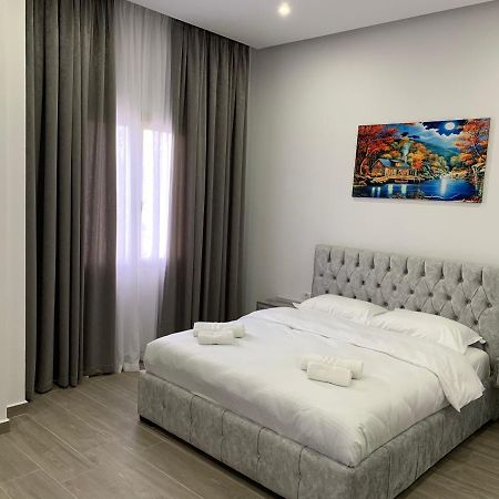 Hotel Restaurant Deso Shijak Екстериор снимка
