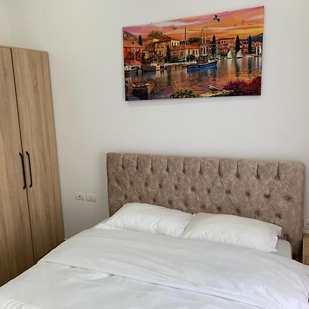 Hotel Restaurant Deso Shijak Екстериор снимка