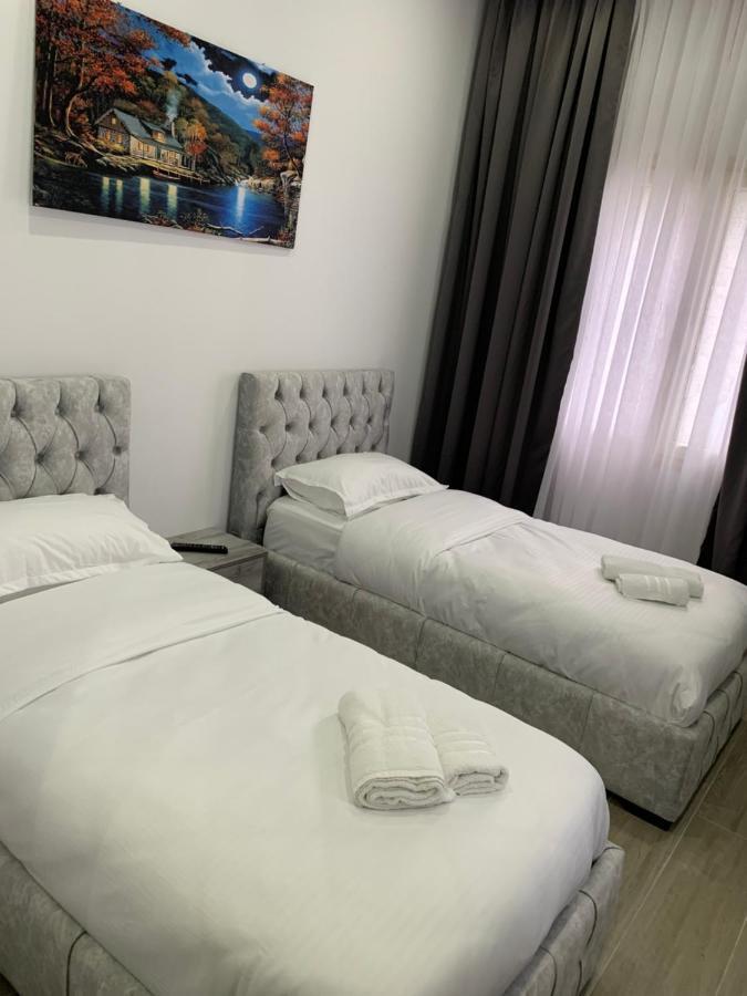 Hotel Restaurant Deso Shijak Екстериор снимка