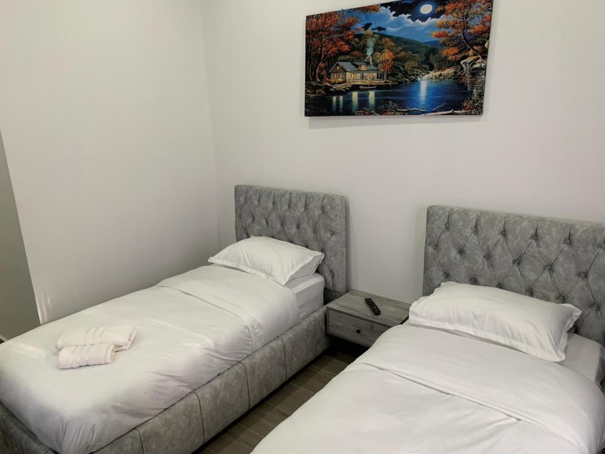 Hotel Restaurant Deso Shijak Екстериор снимка