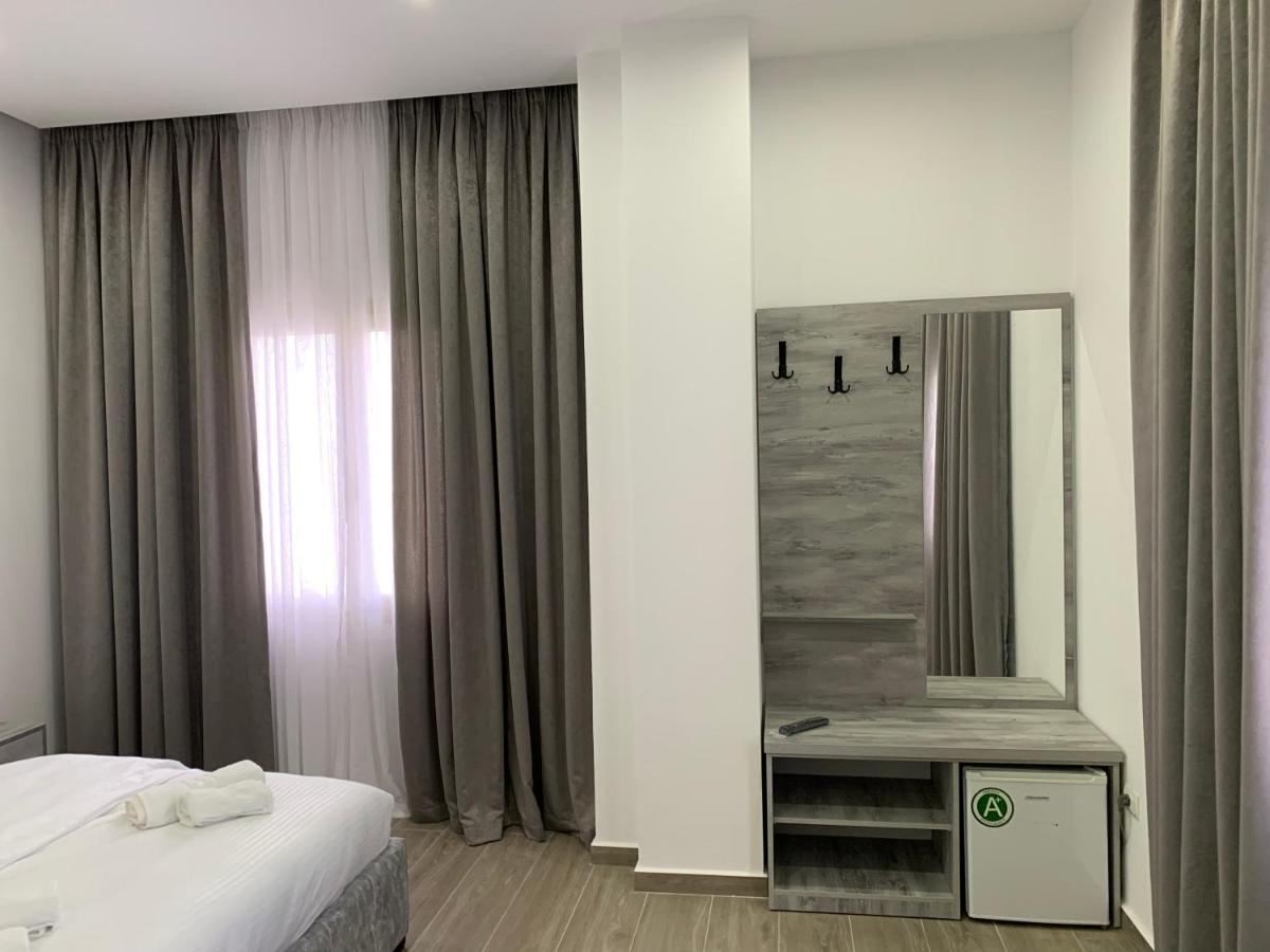 Hotel Restaurant Deso Shijak Екстериор снимка