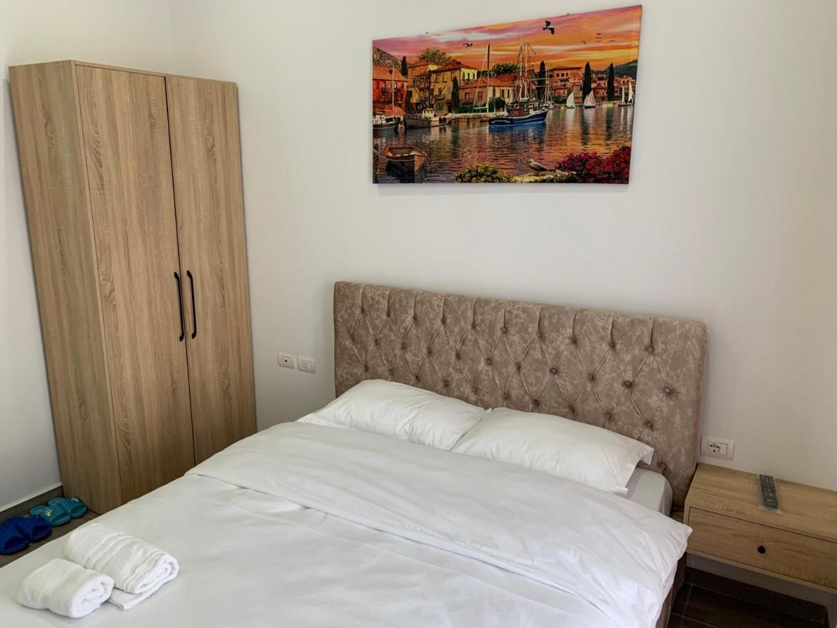 Hotel Restaurant Deso Shijak Екстериор снимка