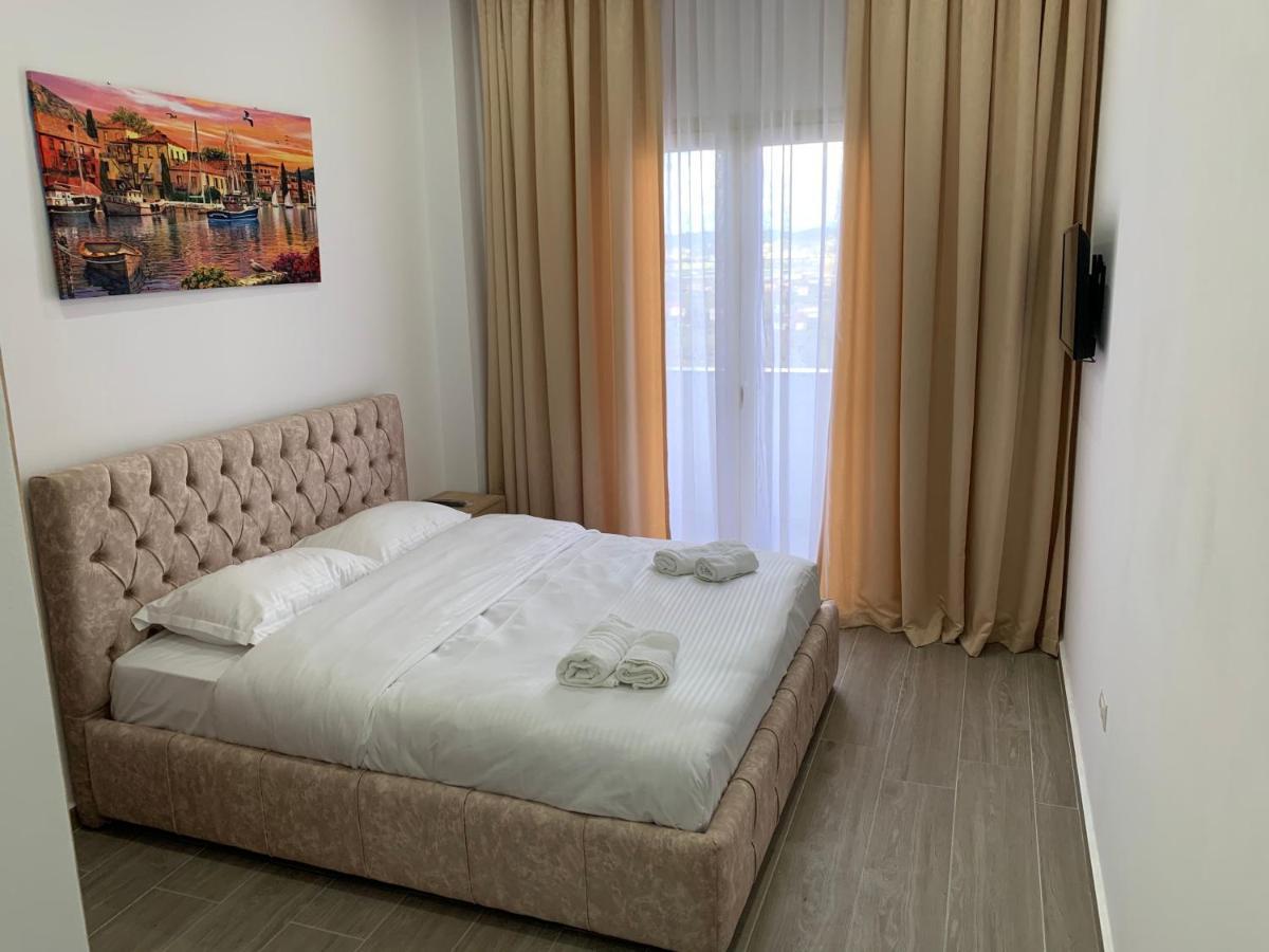 Hotel Restaurant Deso Shijak Екстериор снимка