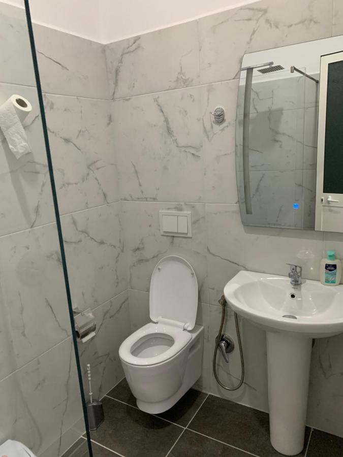 Hotel Restaurant Deso Shijak Екстериор снимка