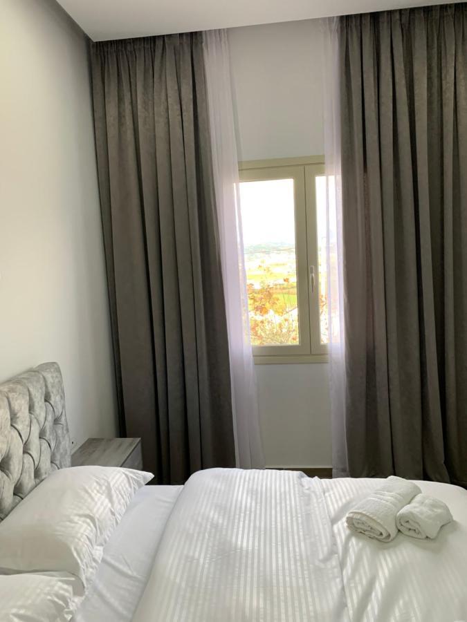 Hotel Restaurant Deso Shijak Екстериор снимка