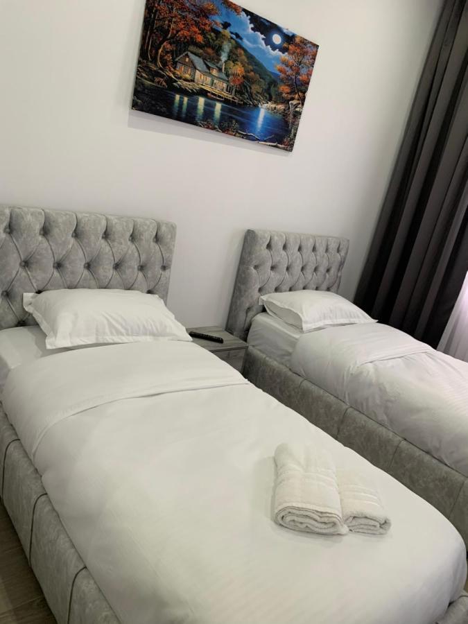 Hotel Restaurant Deso Shijak Екстериор снимка