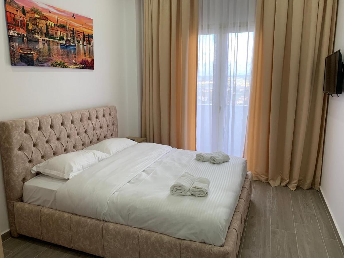 Hotel Restaurant Deso Shijak Екстериор снимка