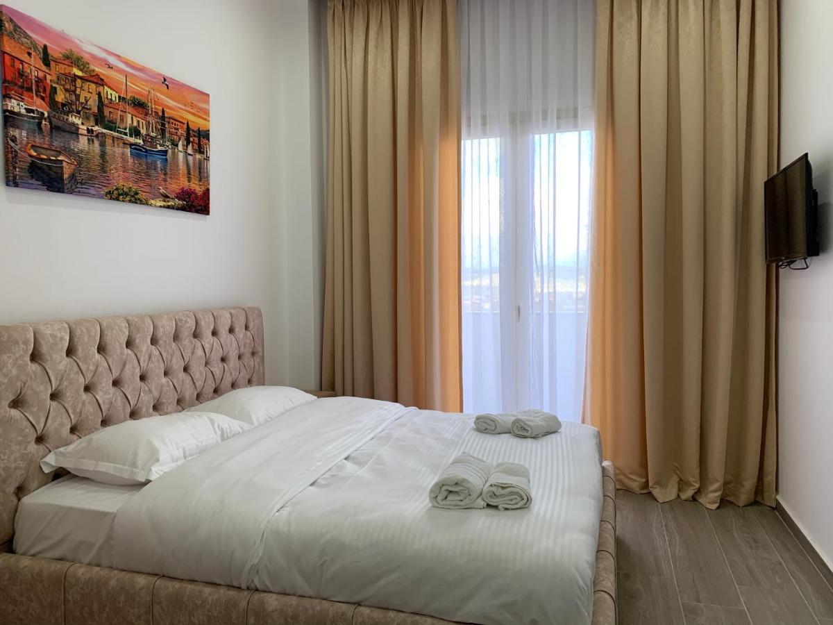 Hotel Restaurant Deso Shijak Екстериор снимка